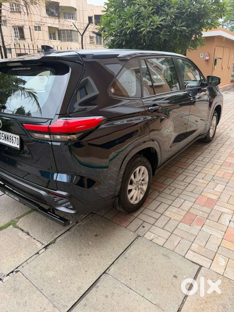 Toyota Innova Hycross 7s Option, 2025, Petrol