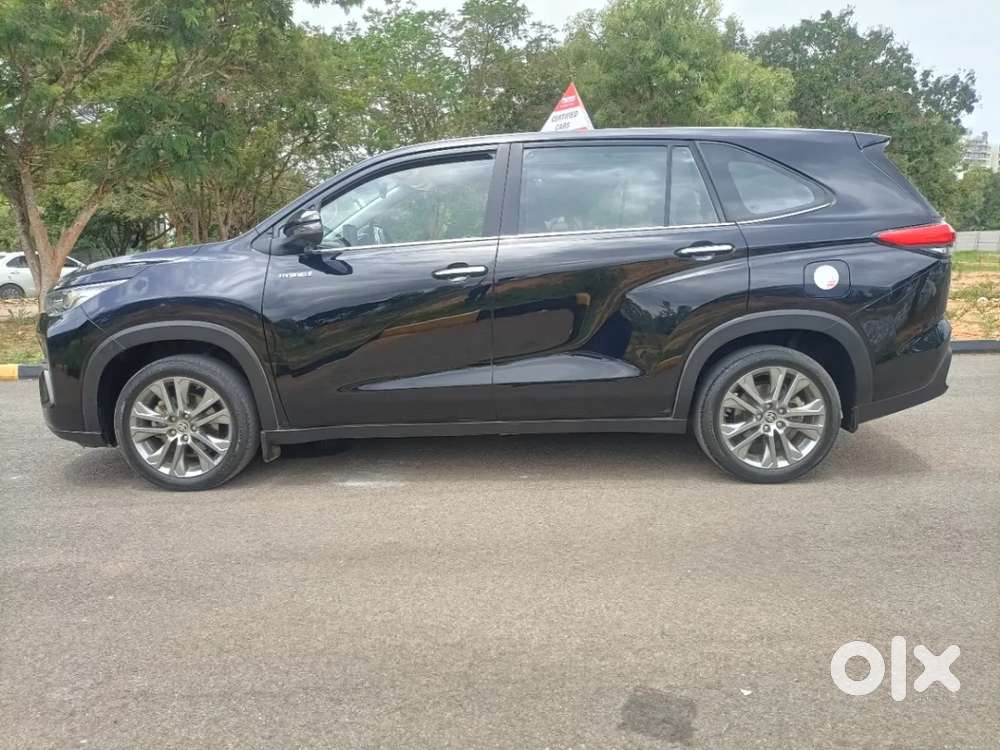 Toyota Innova Hycross 2.0 Zx (o) Hybrid 7 Str, 2024, Petrol