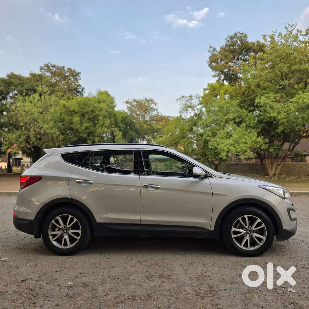 Hyundai Santa Fe 4wd At 2015 Top Variant.