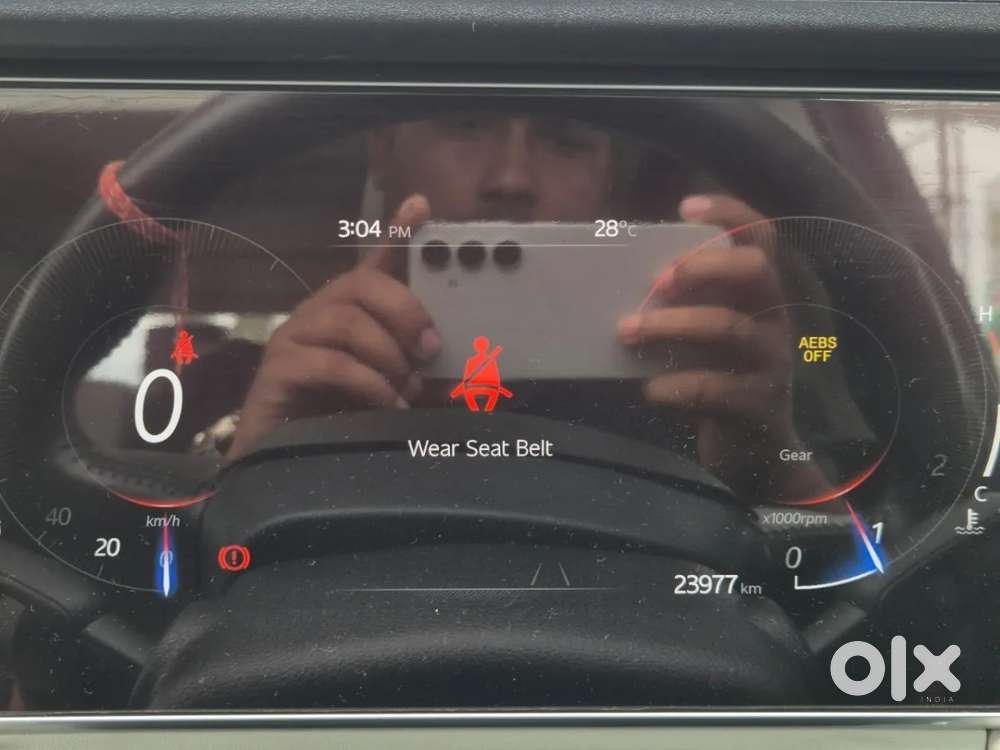 Mahindra Xuv700 2.0 Ax 7 Petrol Mt Str, 2021, Petrol