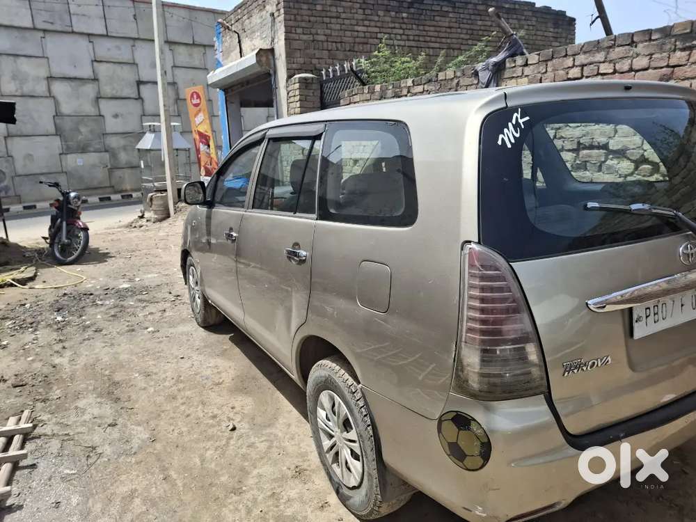 Toyota Innova 2011