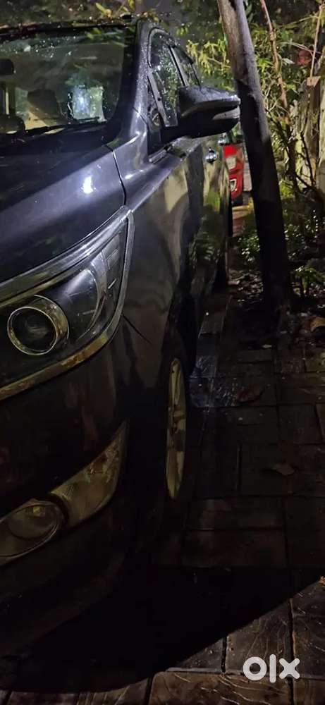 Toyota Innova Crysta 2.4 V 2016