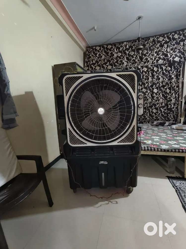 Cooler good condition 1 saal purana hai bs