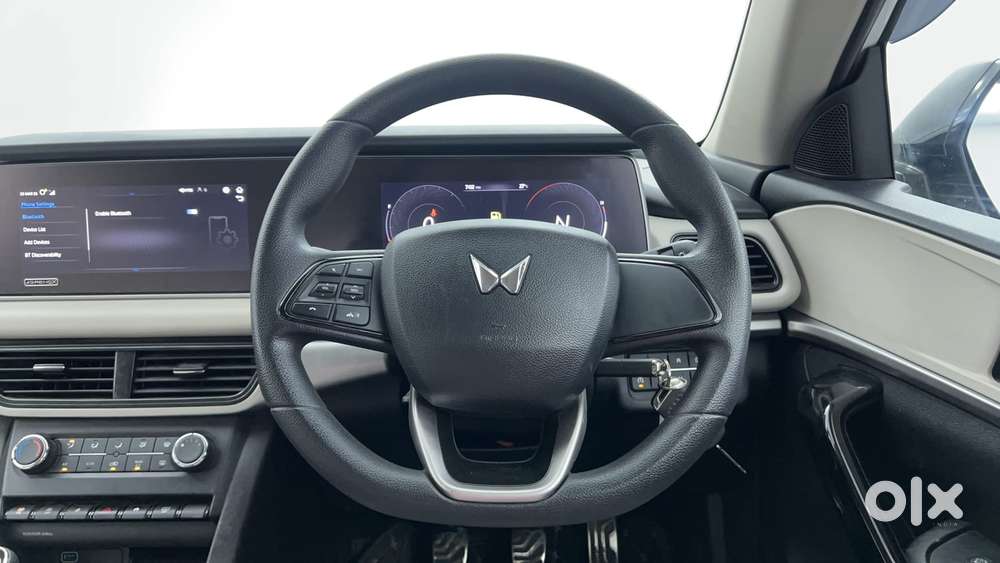 Mahindra Xuv700 2.0 Ax 5 Petrol Mt 7 Str, 2022, Petrol