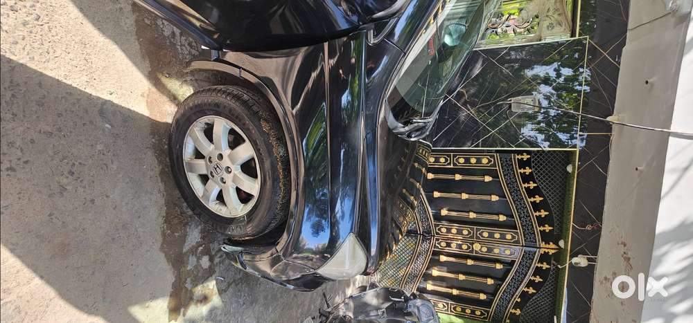 Sunroof, Fully Automatic And Manual Transmission,  Complete Luxury Suv