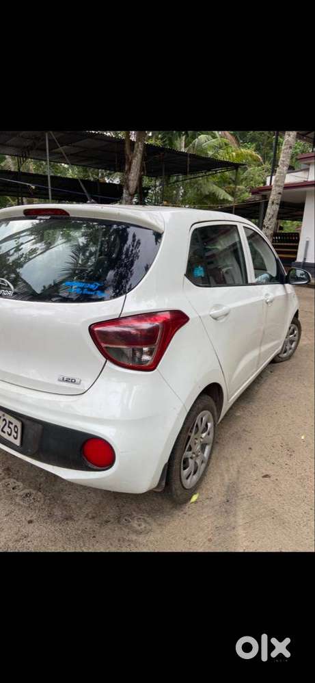 Hyundai Grand I10 2017 Diesel 100853 Km Driven