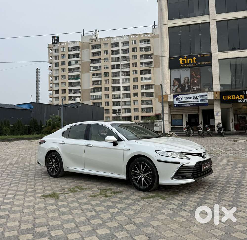 Toyota Camry Hybrid, 2024, Cng & Hybrids