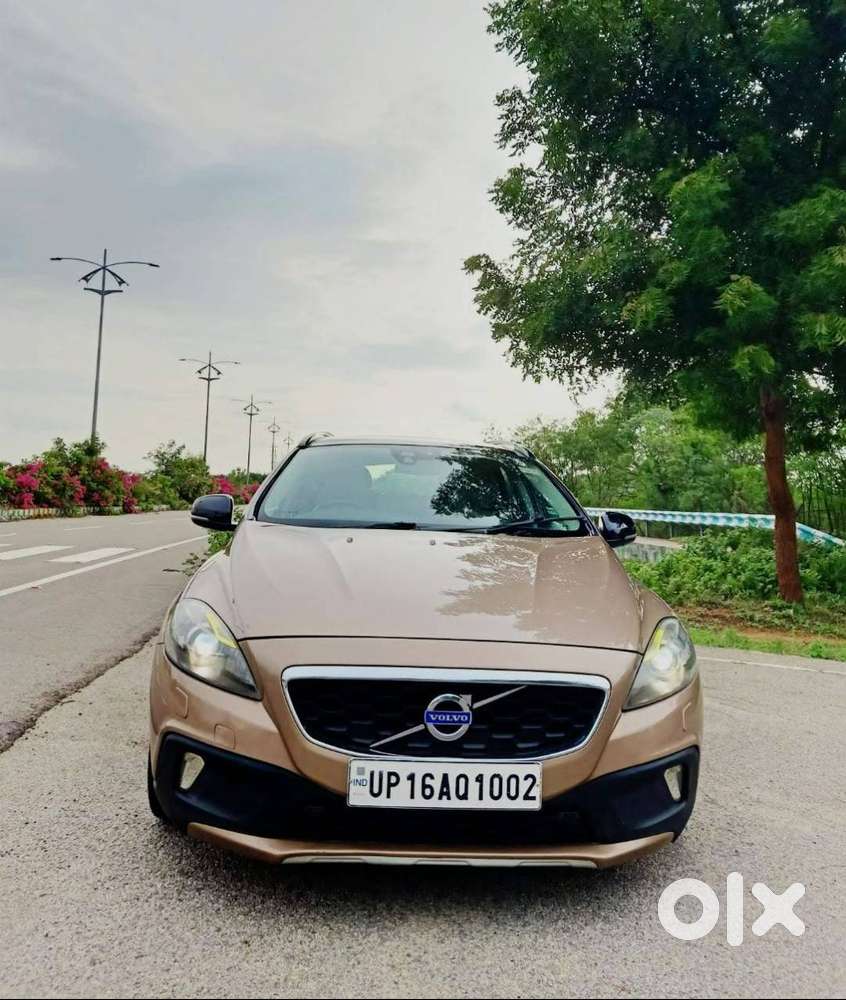 Volvo V40 Cross Country 2013 Diesel Well Maintained