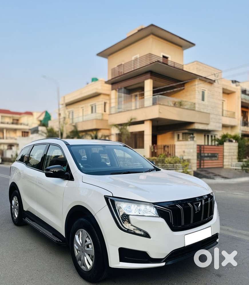 Mahindra Xuv700 2.0 Mx Petrol Mt 5 Str, 2023, Petrol