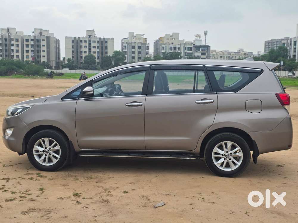 Toyota Innova Crysta 2.4 V 8 Str, 2016, Diesel