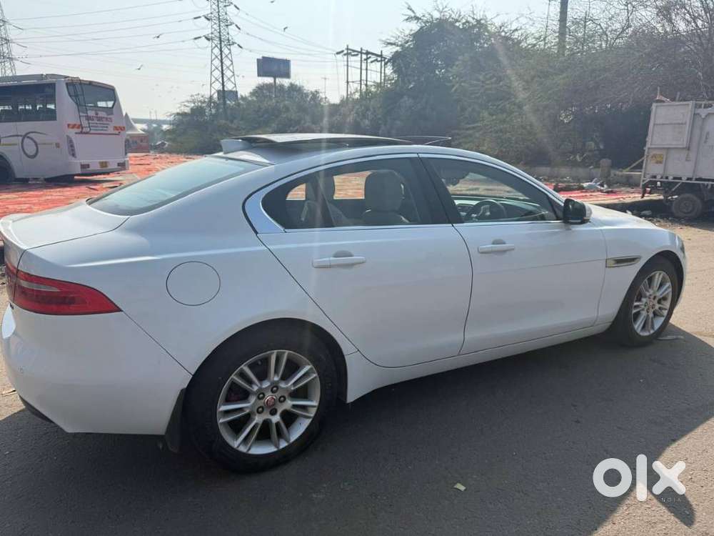 Jaguar Xe 2018 Diesel 25000 Km Driven