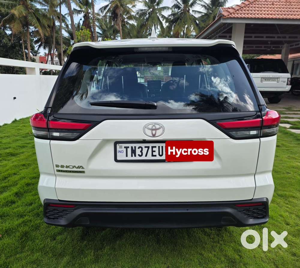 Toyota Innova Hycross 2025 Petrol 15000 Km Driven