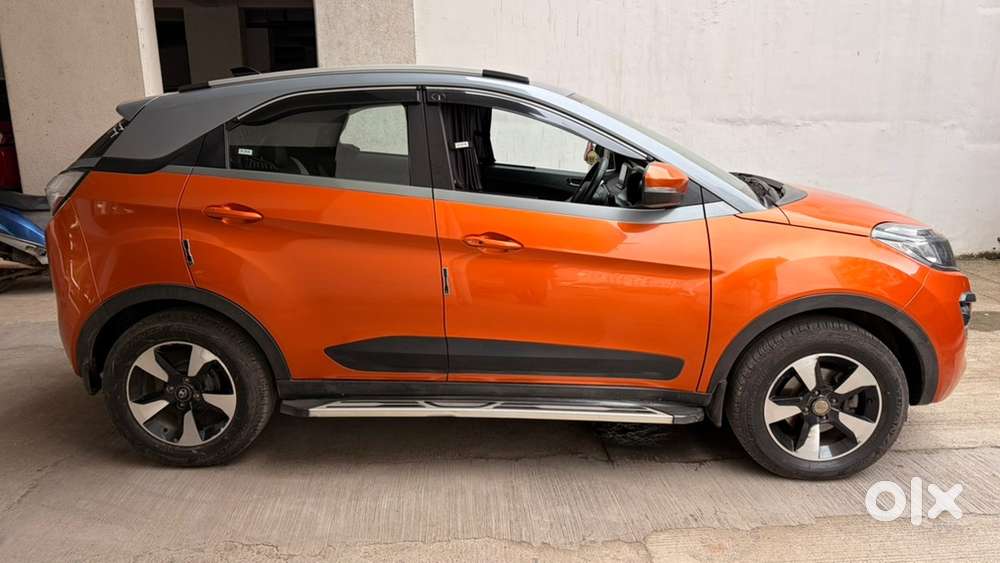 Tata Nexon Diesel 2018 - Dualtone Marigold Grey Automatic Diesel