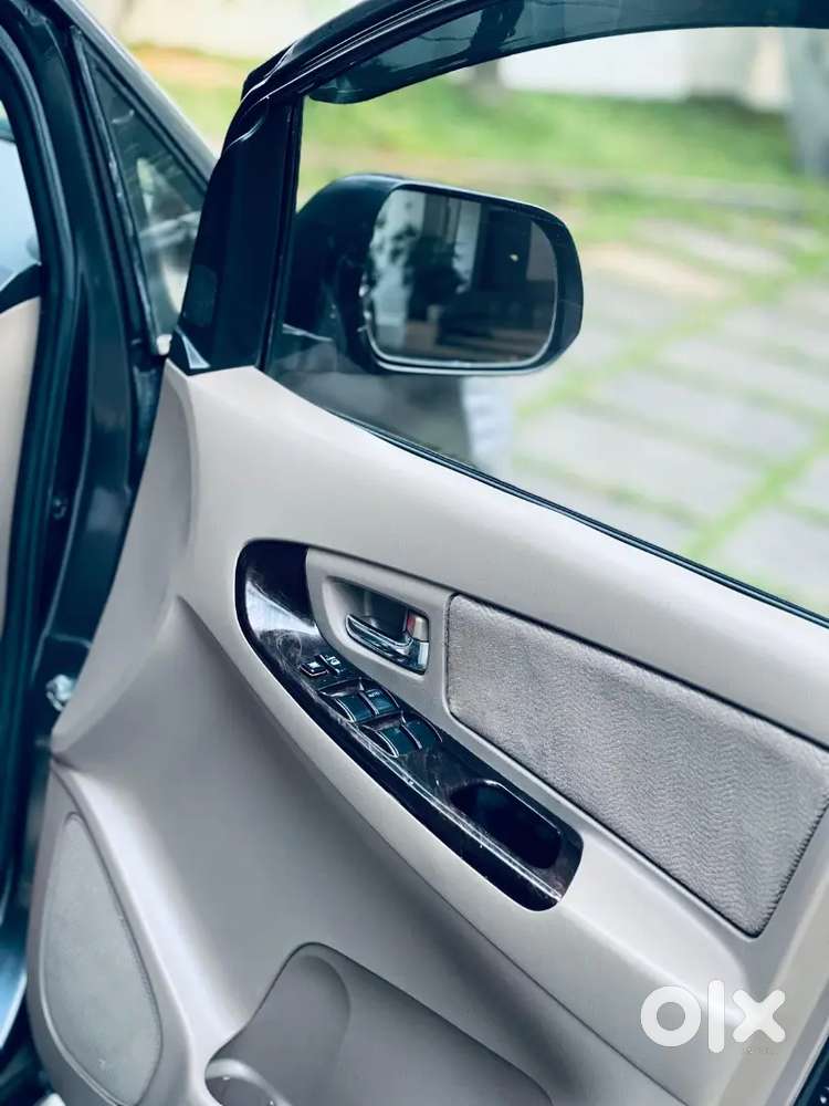Toyota Innova V Orginal Kerala 2015 Model 95000 Km Only
