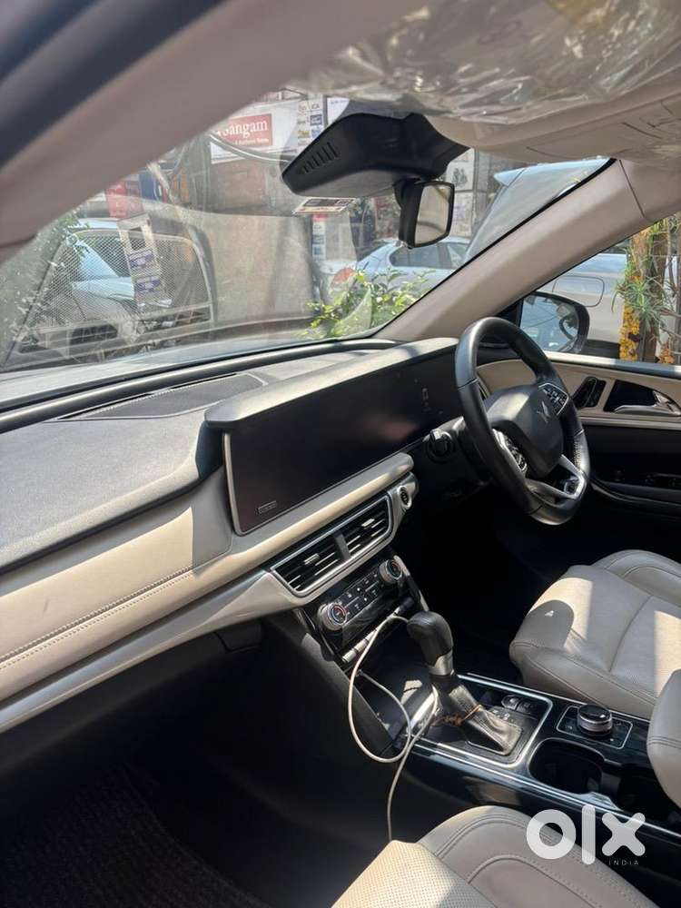 Mahindra Xuv700 2022 Petrol Well Maintained