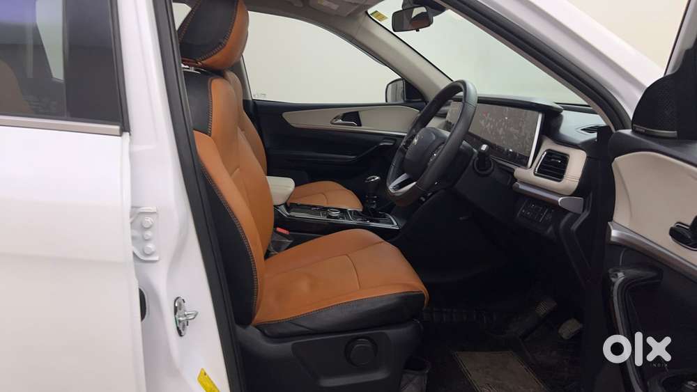 Mahindra Xuv700 2.2 Ax 7 Diesel Mt Luxury Pack Str, 2025, Diesel