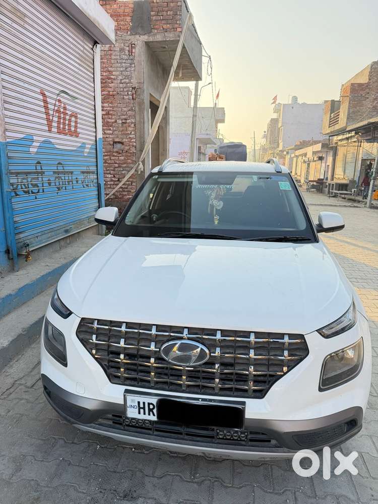 Hyundai Venue 2021 Petrol Well Maintained