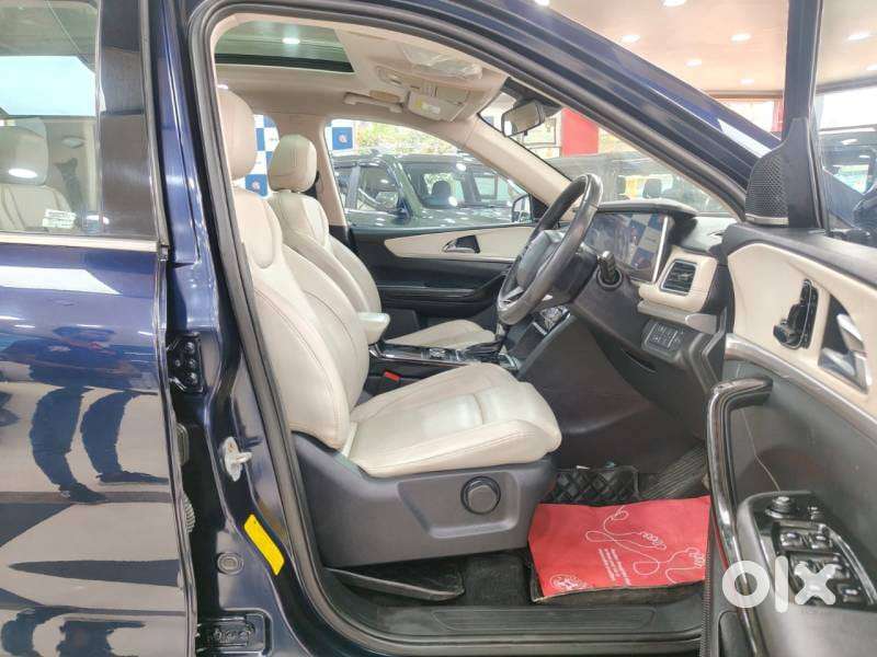 Mahindra Xuv700 2.0 Ax 7 Petrol At Luxury Pack Str, 2021, Petrol