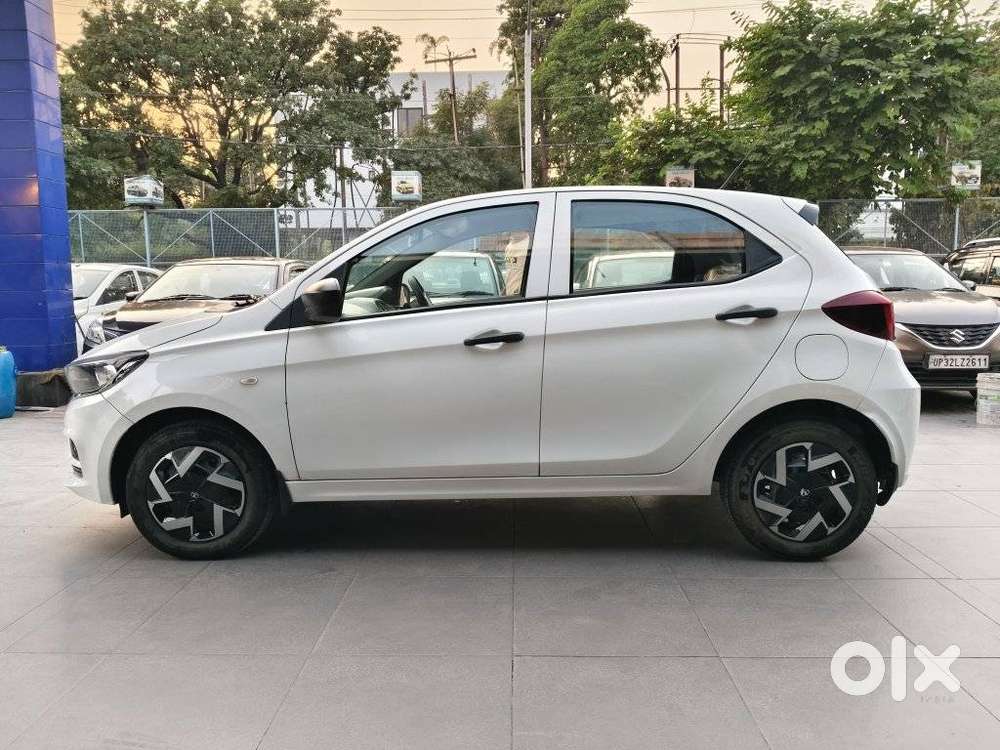 Tata Tiago 1.2 Revotron Xm, 2025, Petrol