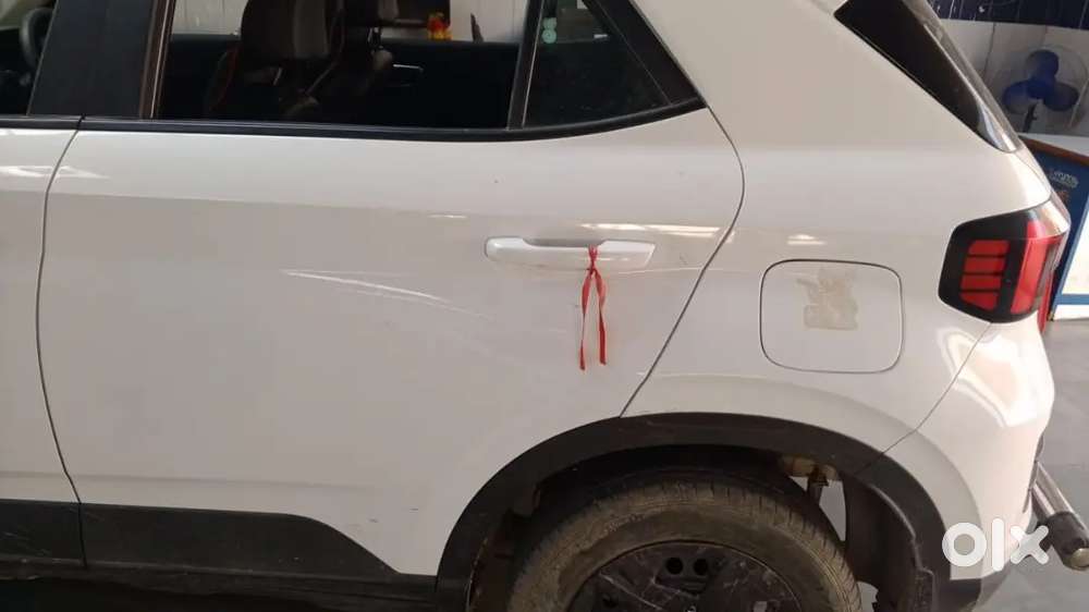 Hyundai Venue 2025 Petrol 5500 Km Driven
