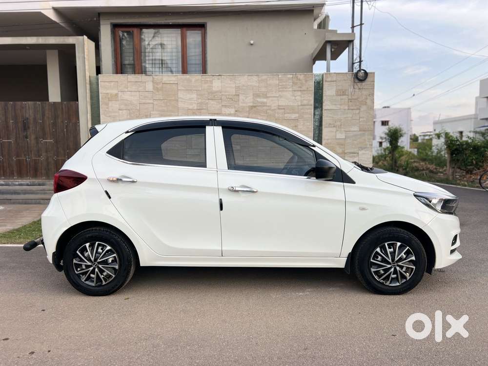 Tata Tiago 1.2 Revotron Xe Option, 2025, Petrol