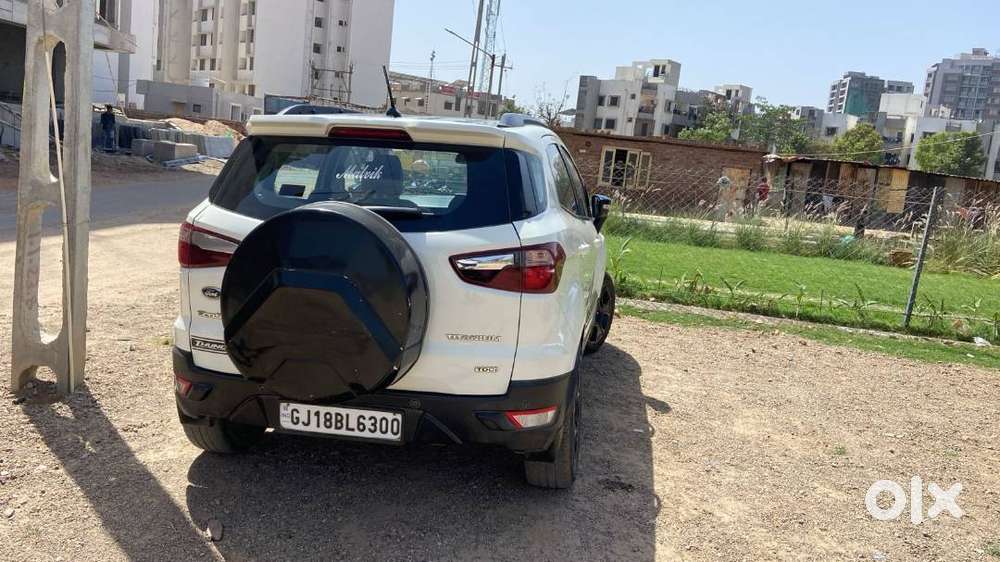 Well Maintain Car With Sun Roof