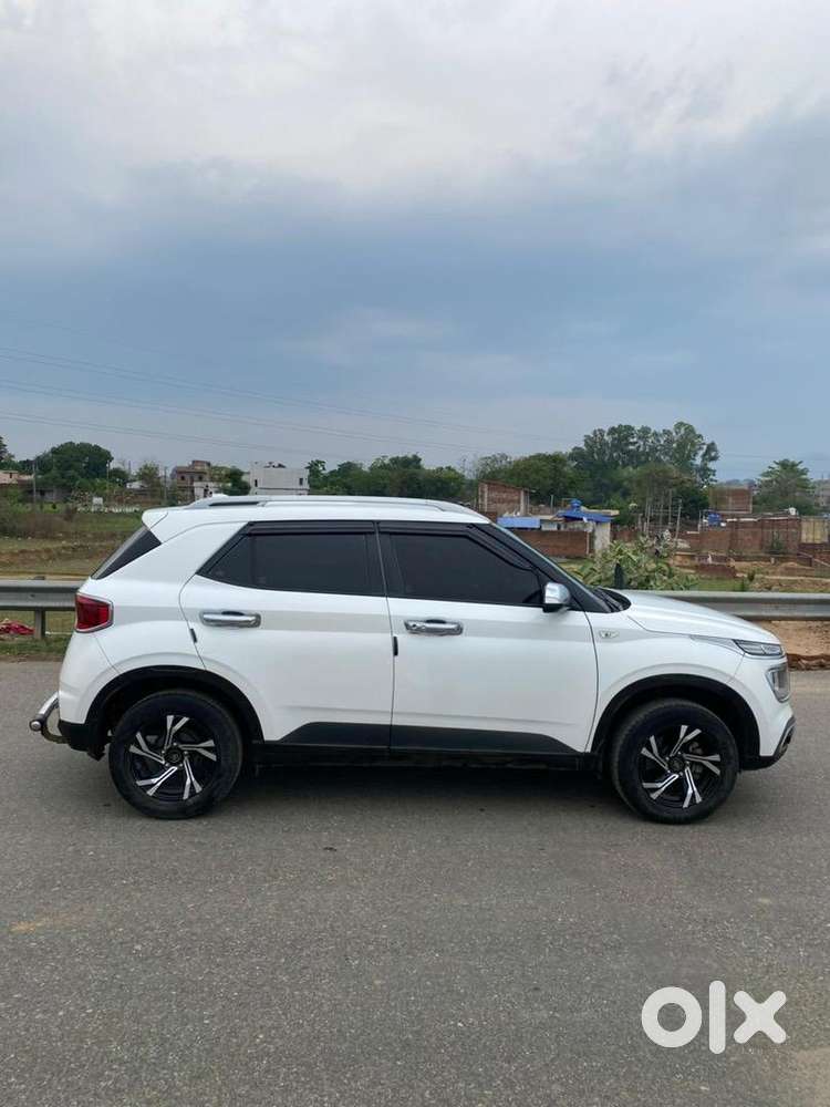 Hyundai Venue Petrol Well Maintained