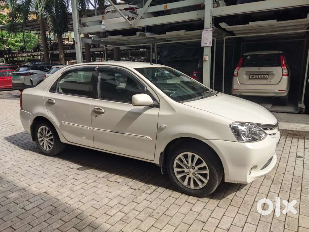 Toyota Etios 1.5 V 2012