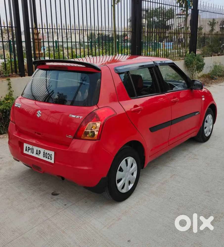 Maruti Suzuki Swift 1.2 Glory 2012