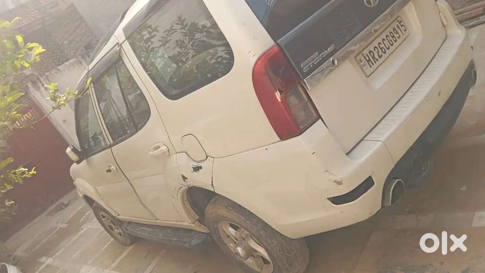 Tata Safari Storme 2014