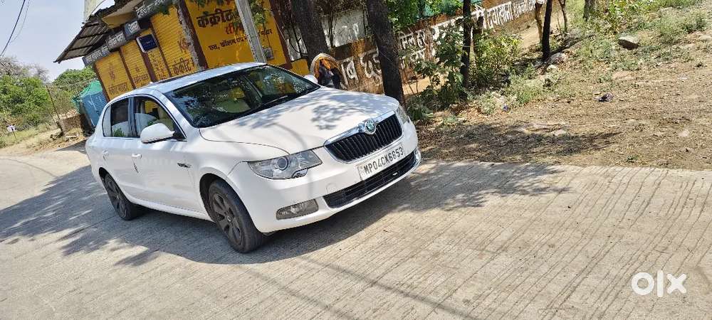 Skoda Superb 2013 Petrol 100000 Km Driven