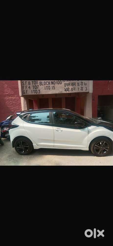 Tata Altroz Petrol 2024