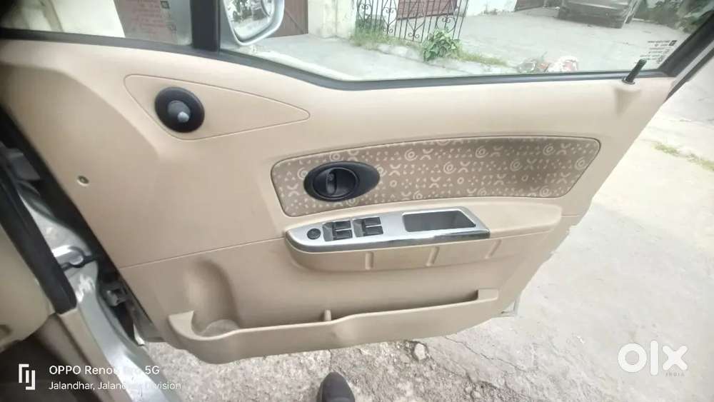 One Hand Driven Car Without Any Problem