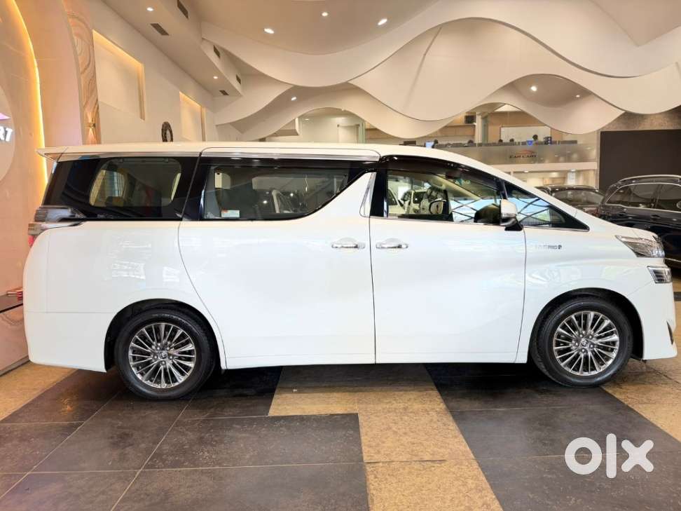 Toyota Vellfire 2.5 Executive Lounge, 2020, Petrol