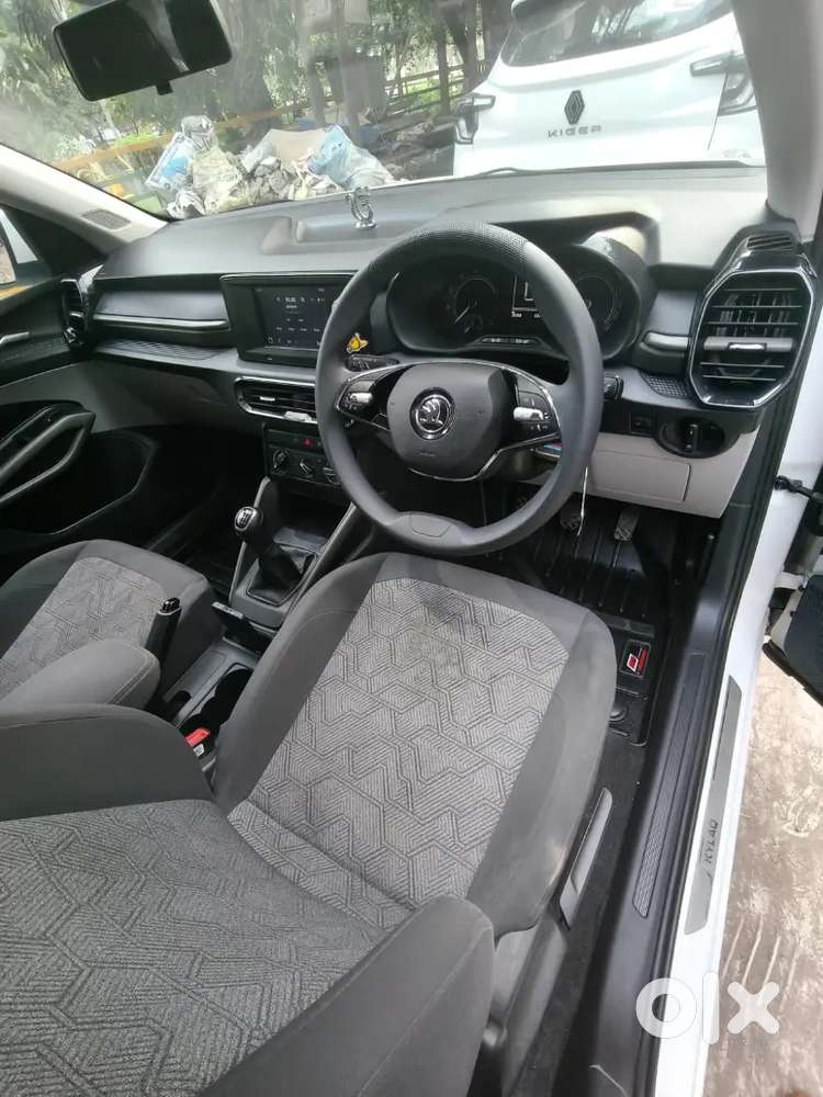 Škoda Kylaq Signature 1.0 Tsi Mt  March 2025  Single Owner  Candy W