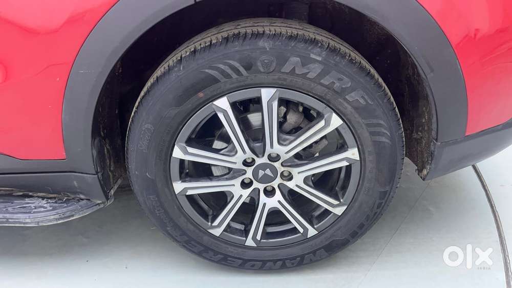 Mahindra Xuv700 2.0 Ax 7 Petrol At Str, 2024, Petrol