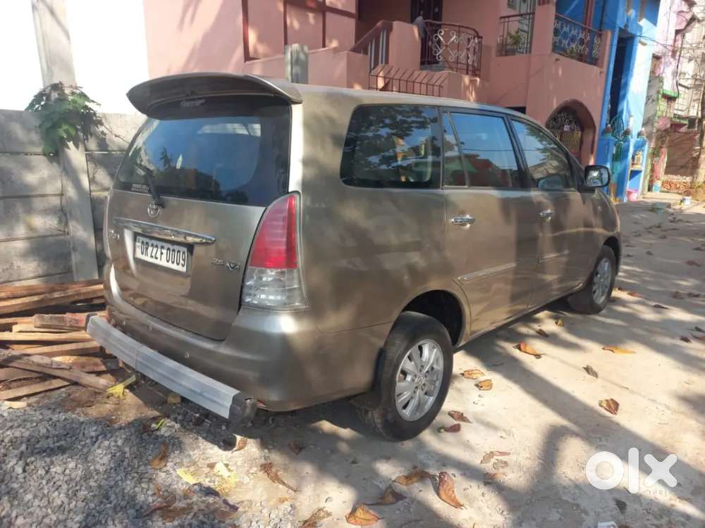 Innova 8 Seater