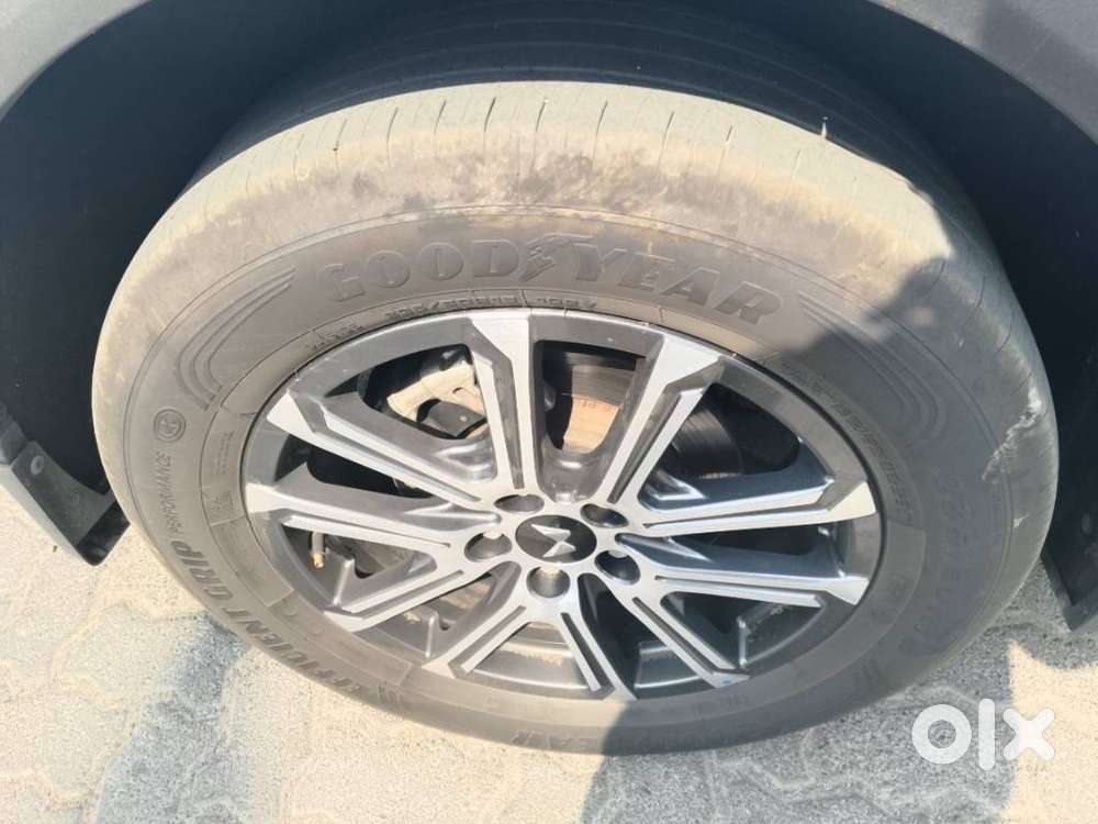 Mahindra Xuv700 2.2 Ax 7 Diesel Mt Str, 2025, Diesel