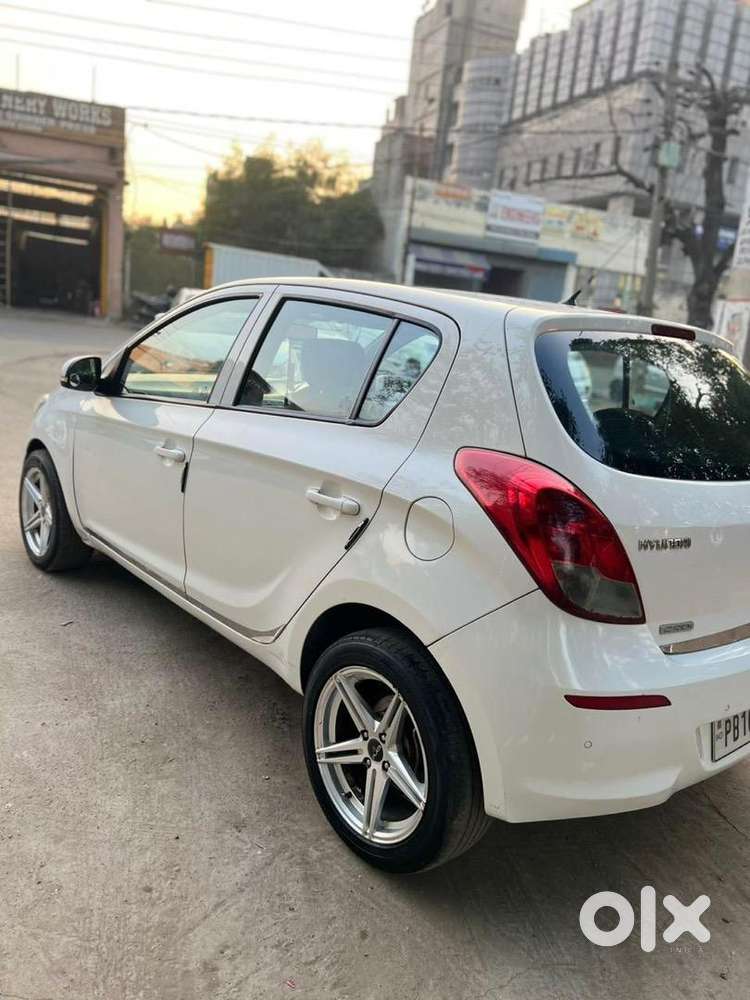 Hyundai I20 2014 Diesel Sportz White Colour