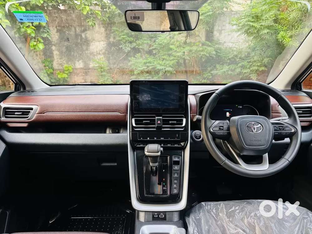 Toyota Innova Hycross 2.0 Vx Hybrid 7 Str, 2025, Petrol