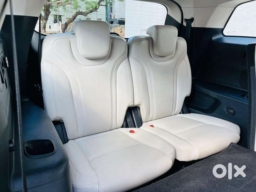 Mahindra Xuv700 2.0 Ax 7 Petrol Mt Str, 2022, Petrol