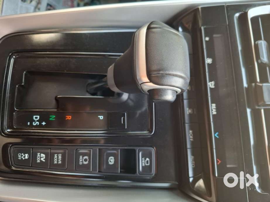 Toyota Innova Hycross 2.0 Vx Hybrid 8 Str, 2023, Petrol