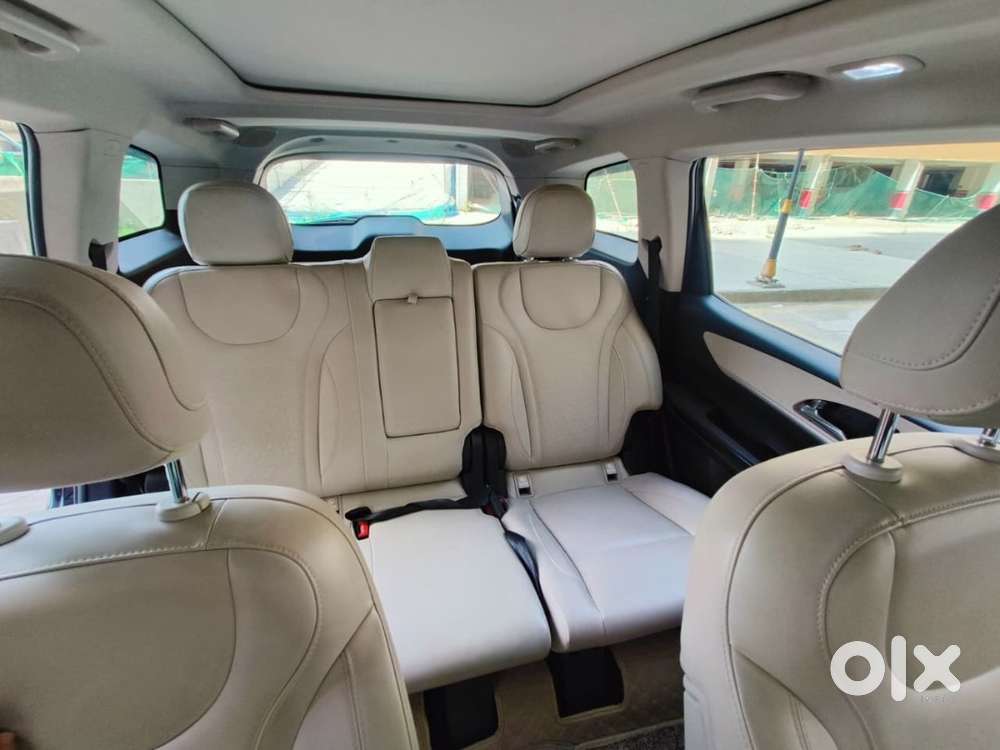 Mahindra Xuv700, Ax7 L,  2023 Petrol 27000 Km Driven