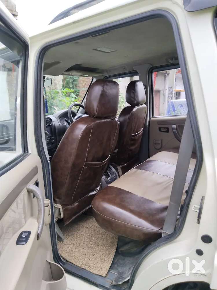 Mahindra Scorpio 2010 कोचस के पास है