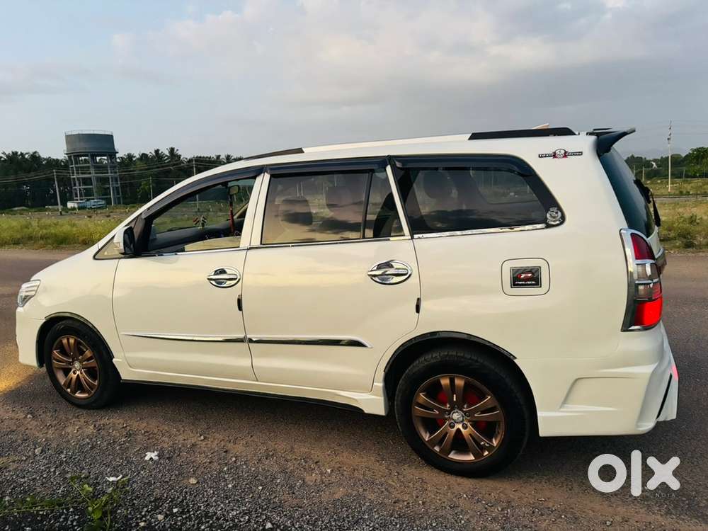 Toyota Innova 2009 Petrol Well Maintained