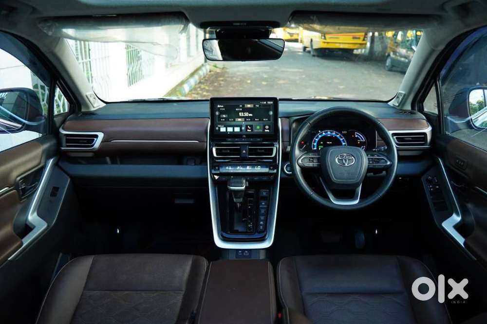 Toyota Innova Hycross 2.0 Zx Hybrid 7 Str, 2023, Petrol