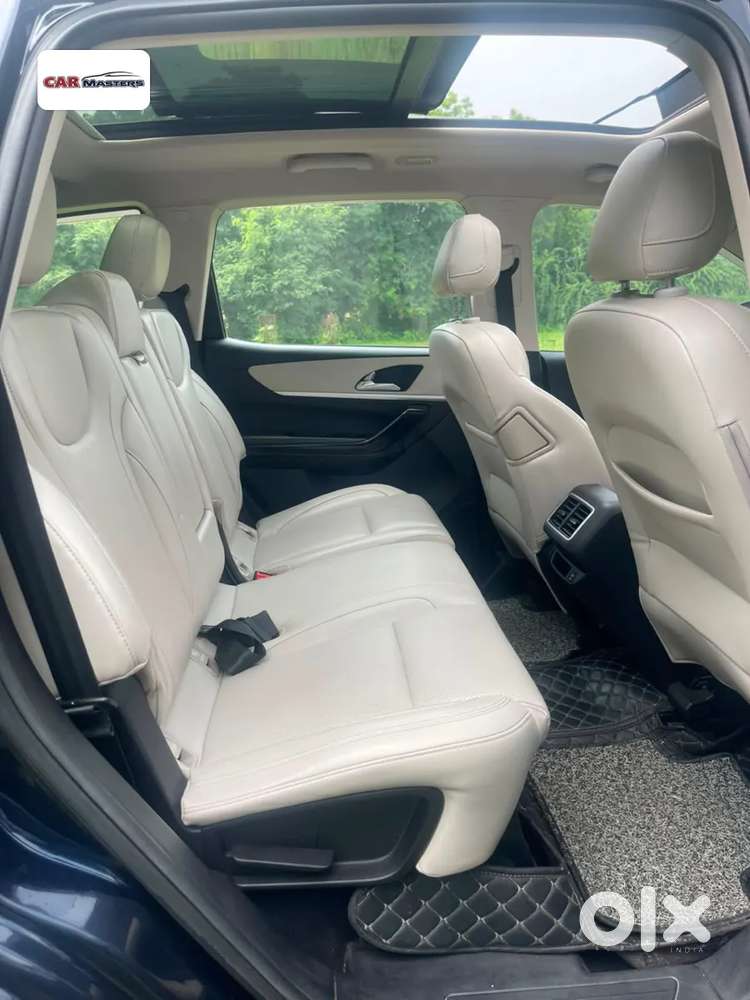 Mahindra Xuv700 2.0 Ax 7 Petrol At Str, 2023, Petrol