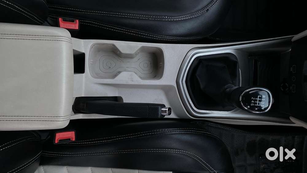 Mahindra Xuv300 W8, 2021, Petrol