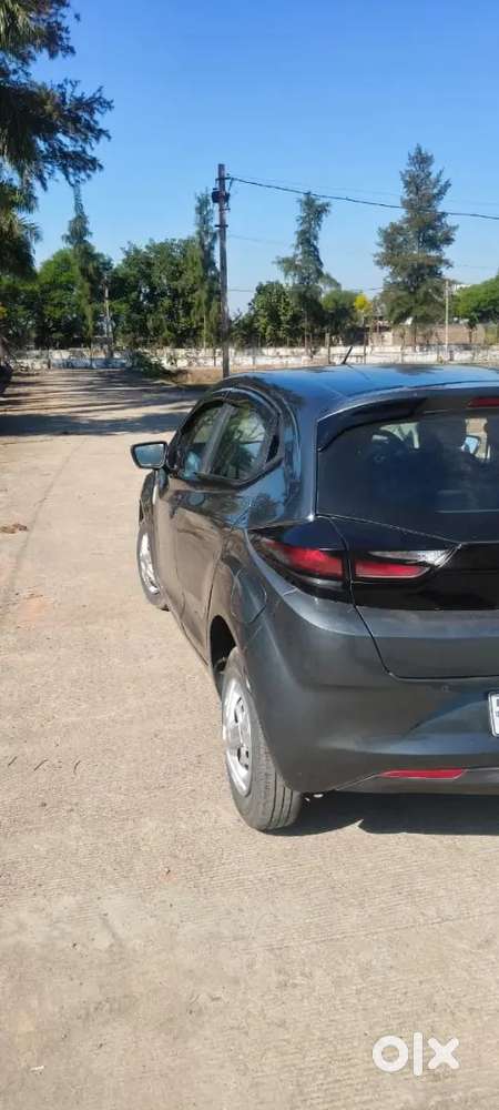 Tata Altroz Xe Petrol 2021