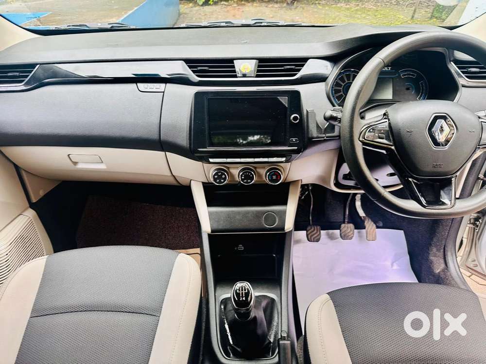 Renault Triber Rxt, 2023, Petrol